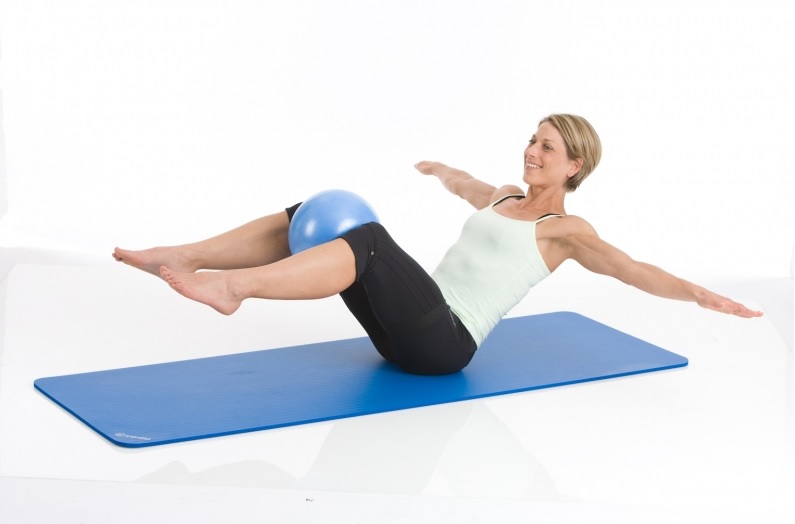 PILATES SOFT BALL 26 cm – MODRA - slika 3
