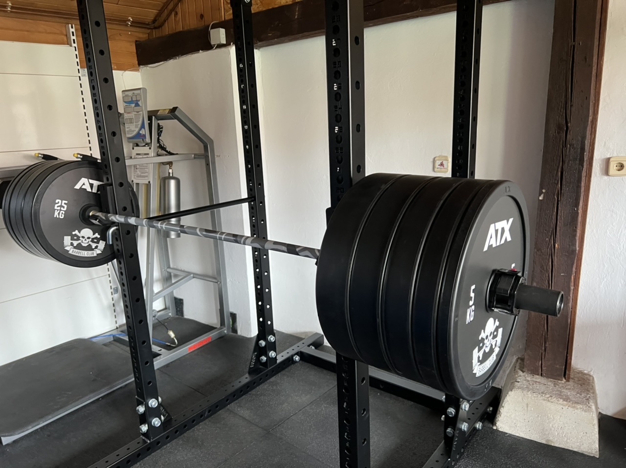 SET BUMPER BARBELL CLUB ATX UTEŽI 170KG Z CAMOUFLAGE OLIMPIJSKO PALICO 220CM - slika 3