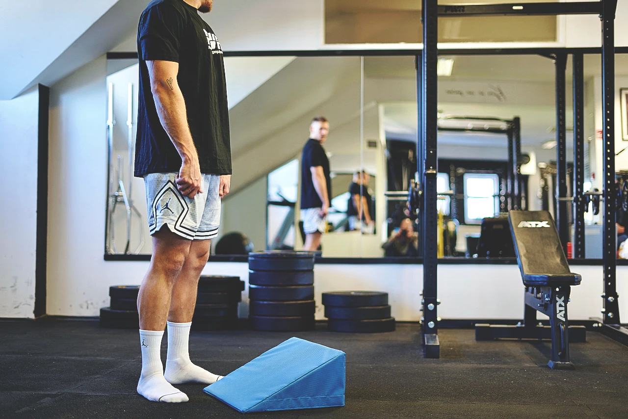 PWR Flexor Classic - nedrseča klančina za raztezanje mečnih mišic - višina 20 cm - kot klančine 26,5 stopinj