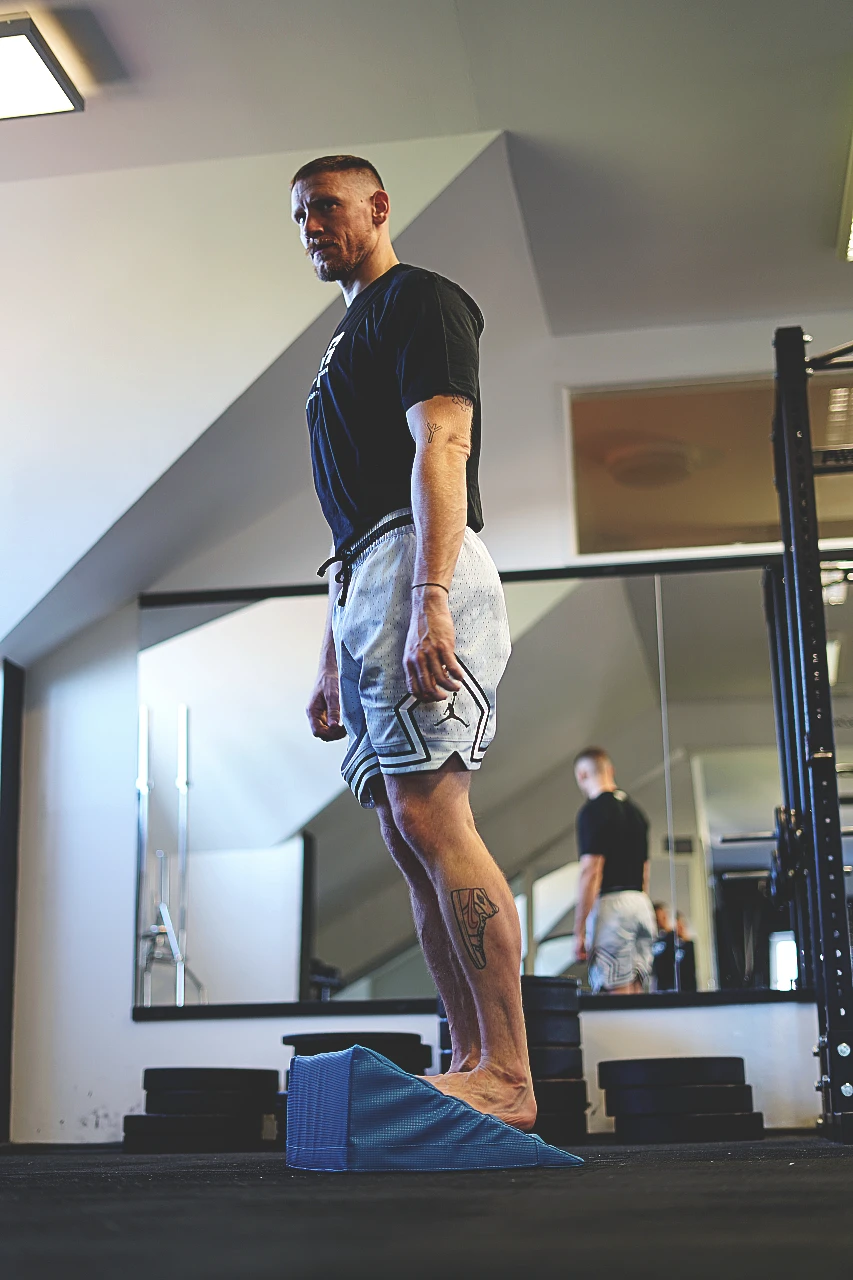 PWR Flexor Classic - nedrseča klančina za raztezanje mečnih mišic - višina 20 cm - kot klančine 26,5 stopinj