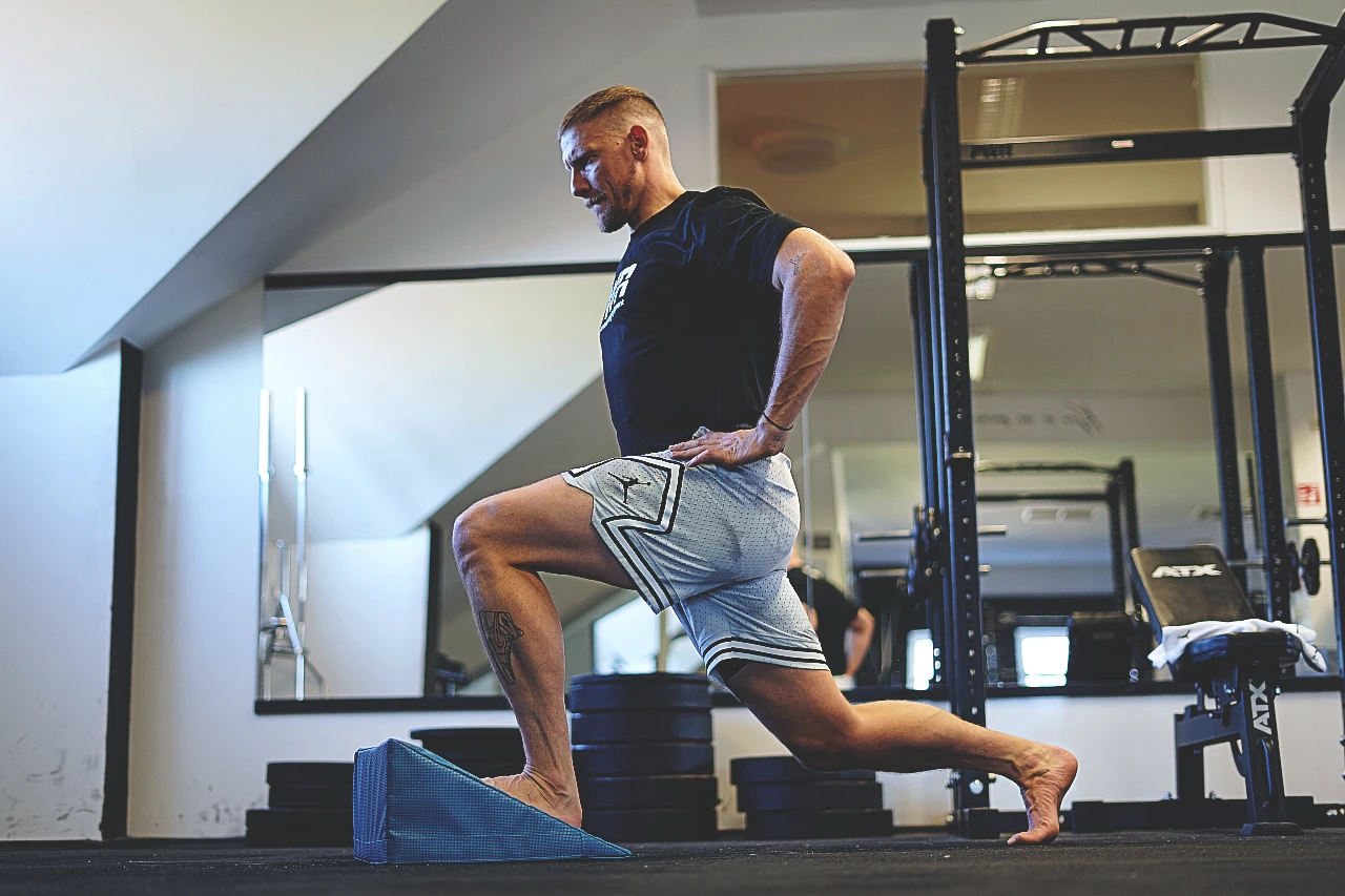 PWR Flexor Classic - nedrseča klančina za raztezanje mečnih mišic - višina 20 cm - kot klančine 26,5 stopinj