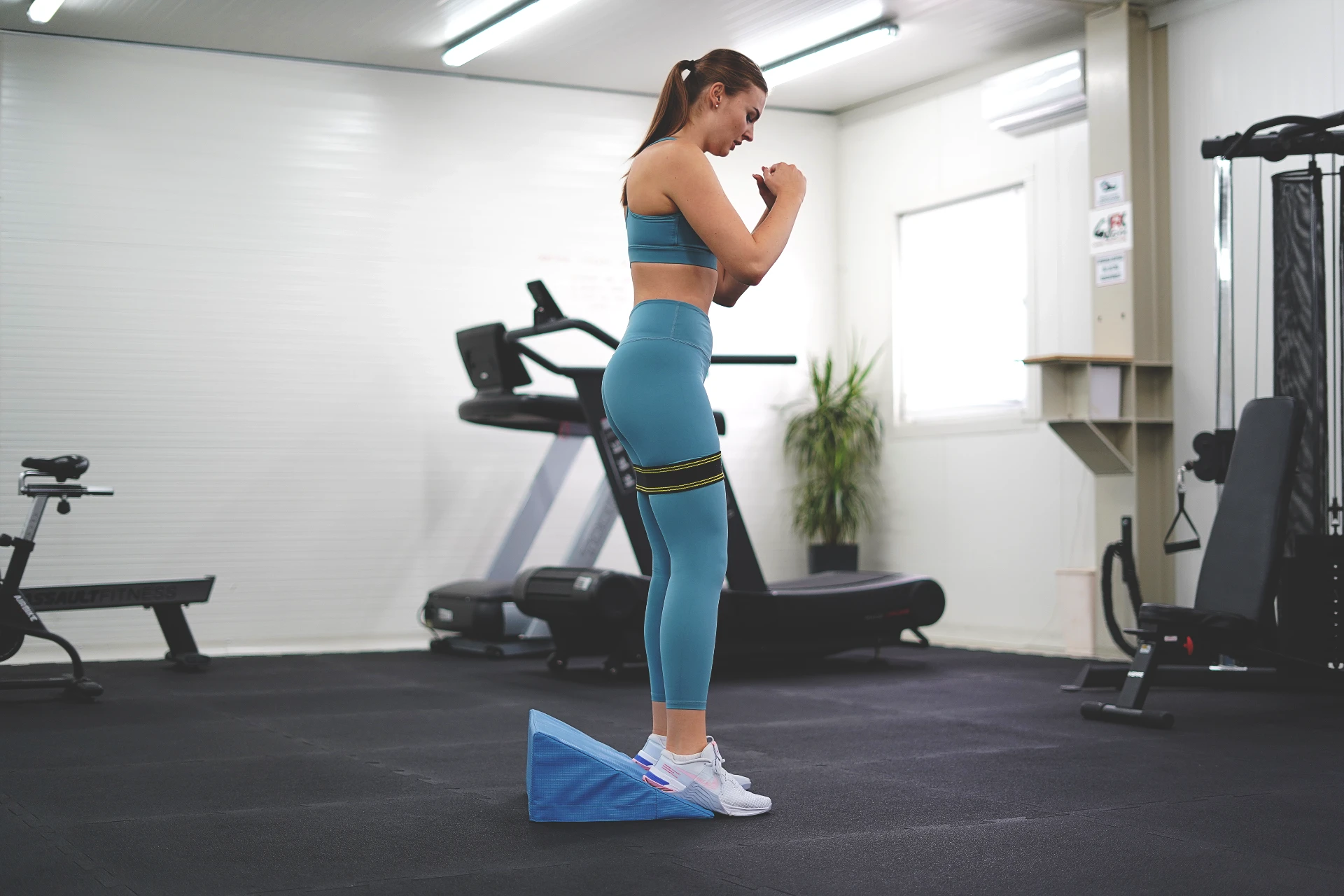 PWR Flexor Classic - nedrseča klančina za raztezanje mečnih mišic - višina 20 cm - kot klančine 26,5 stopinj