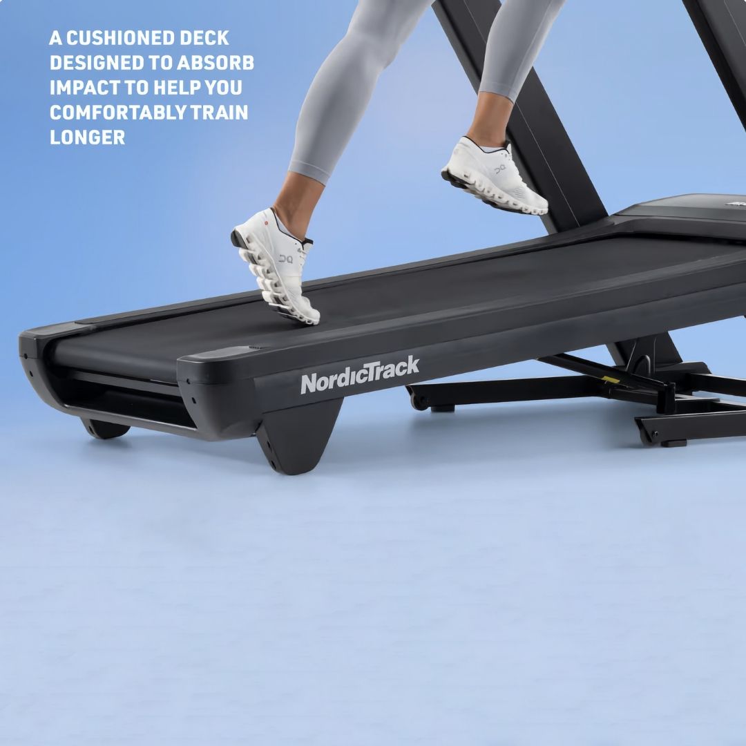 NordicTrack Commercial 2450 - tekalna steza - 4,25 CHP - 24″ HD zaslon na dotik