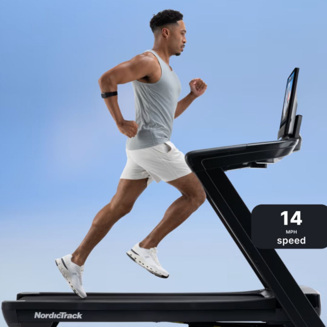 NordicTrack Commercial 2450 - tekalna steza - 4,25 CHP - 24″ HD zaslon na dotik