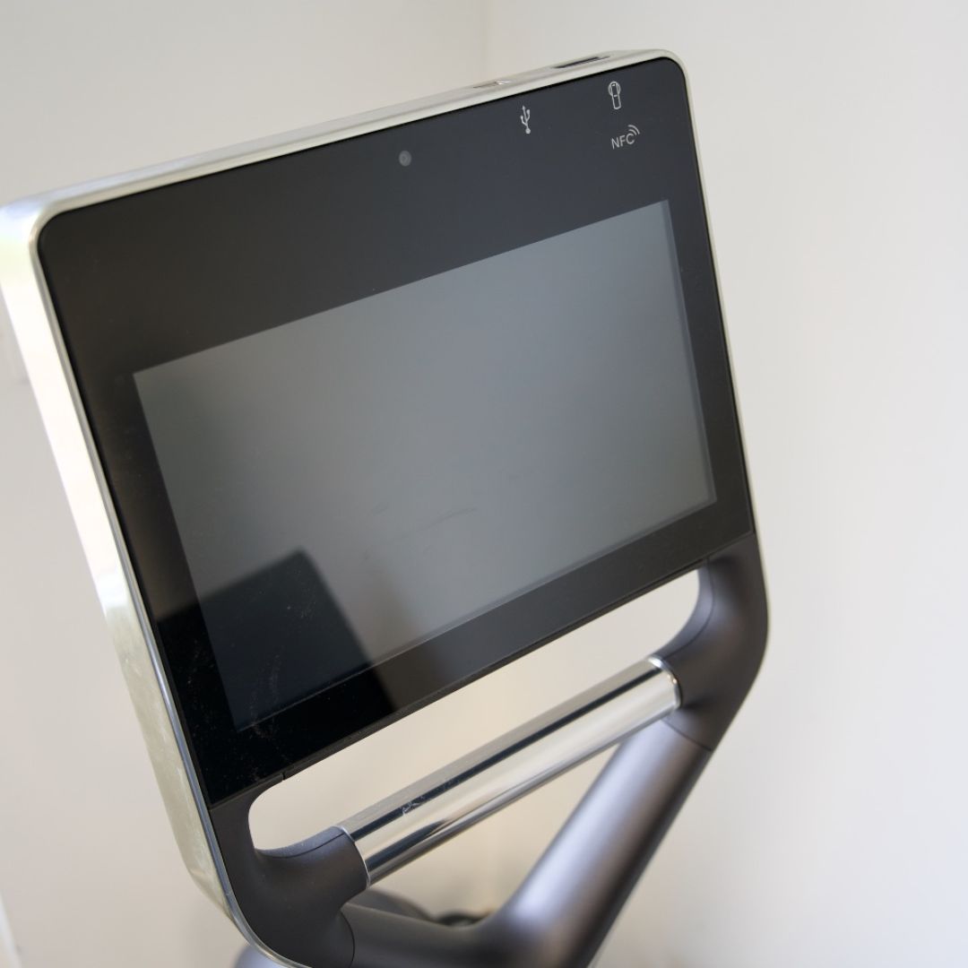 Technogym Recline Personal sobno kolo v uporabi, Technogym Recline Personal zaslon na dotik, Technogym Recline Personal tehnične specifikacije