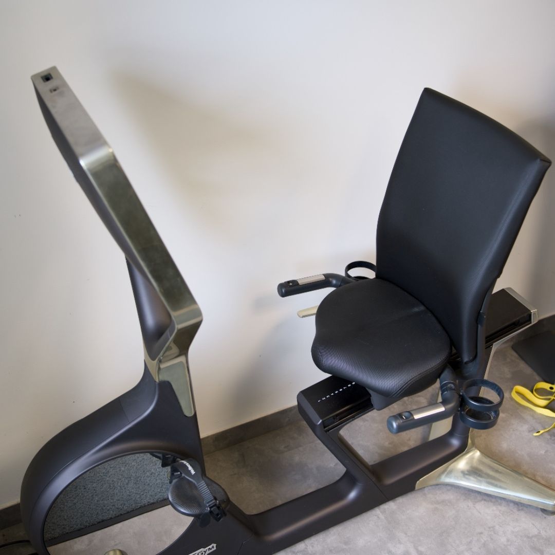 Technogym Recline Personal sobno kolo v uporabi, Technogym Recline Personal zaslon na dotik, Technogym Recline Personal tehnične specifikacije