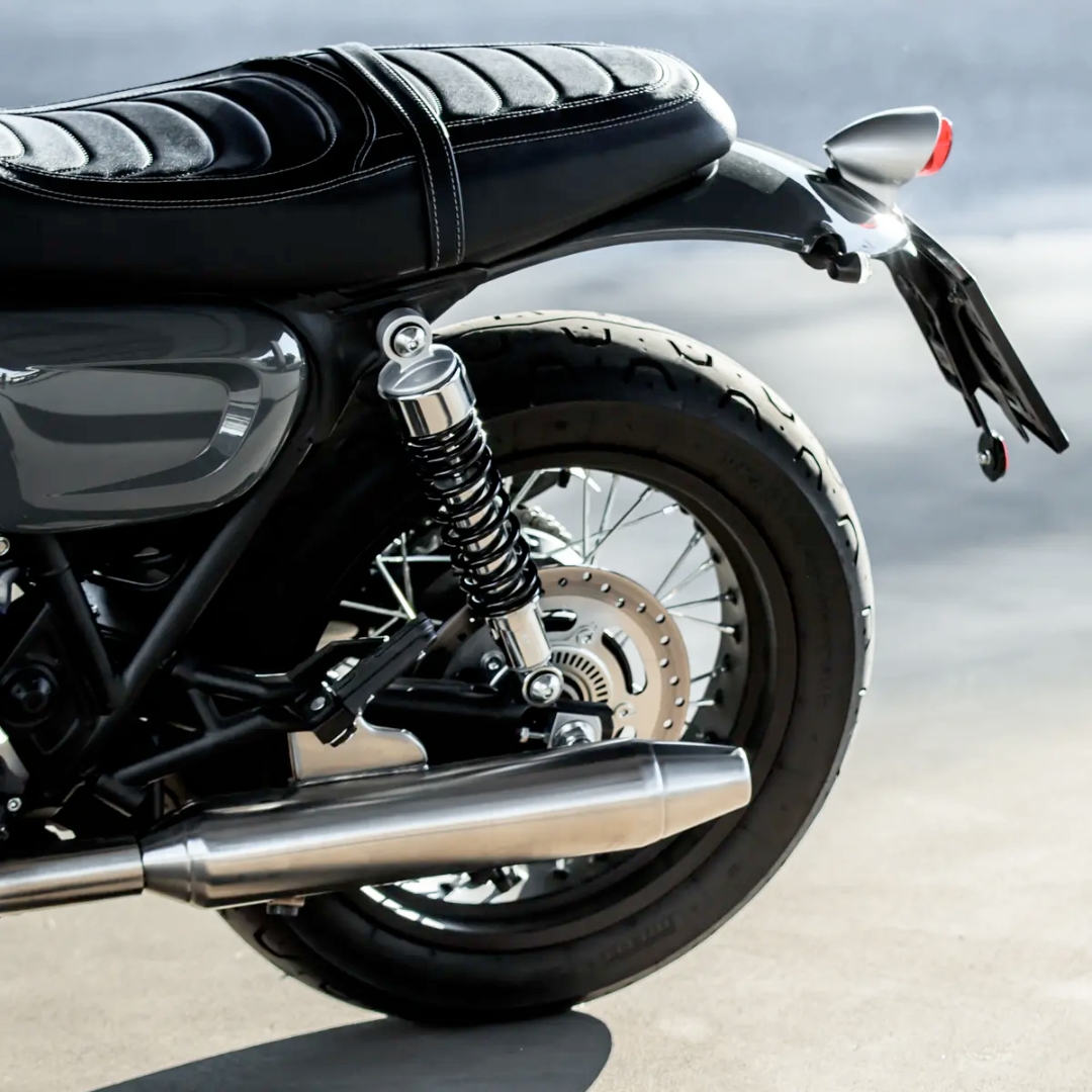 Brixton Cromwell 1200 z LED žarometom in klasično vilico