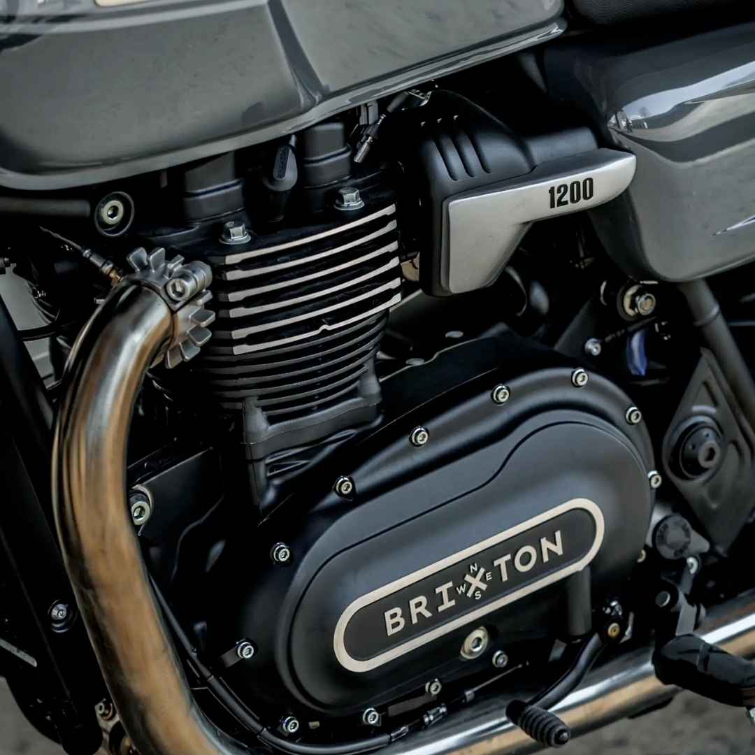 Brixton Cromwell 1200 z LED žarometom in klasično vilico