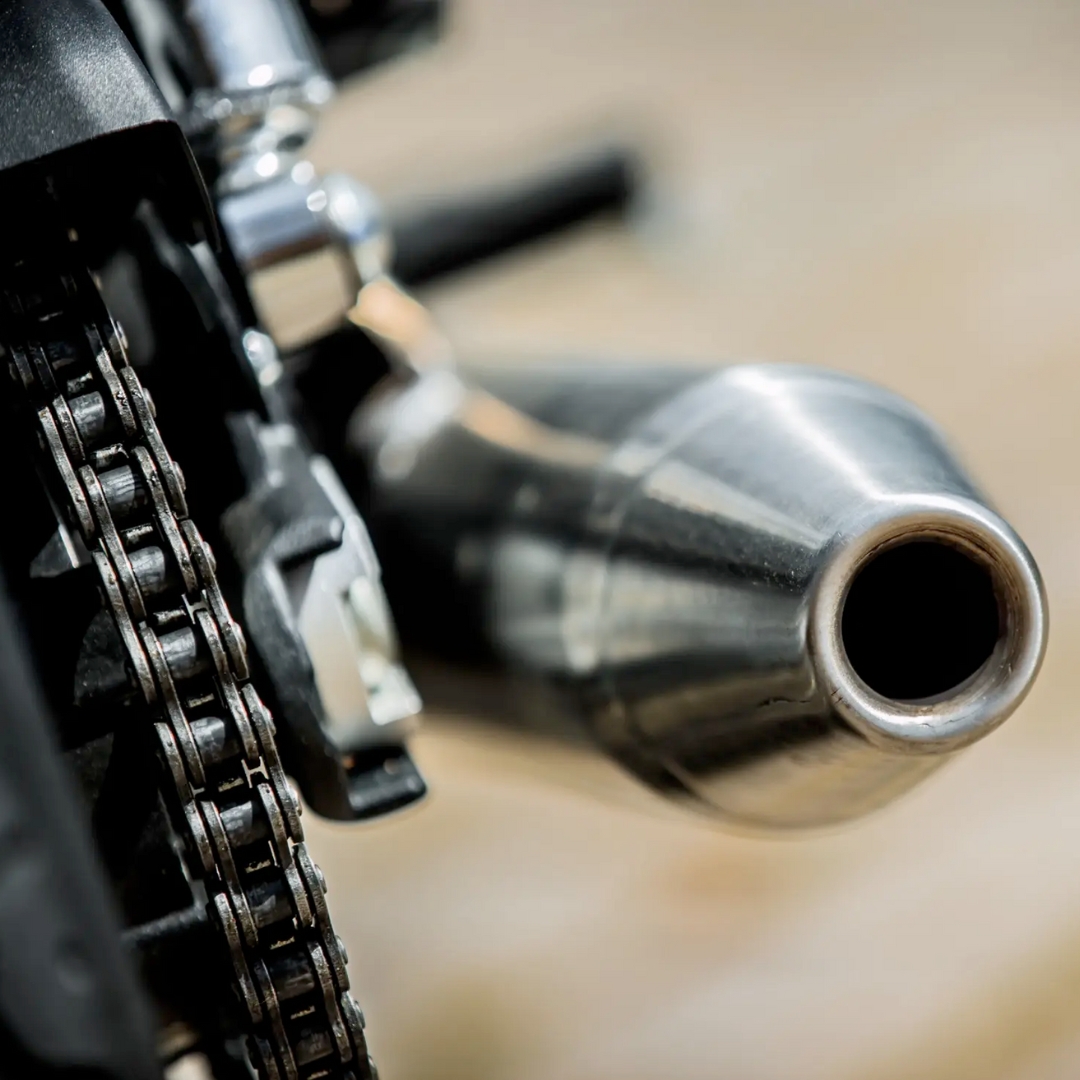 Brixton Cromwell 1200 z LED žarometom in klasično vilico