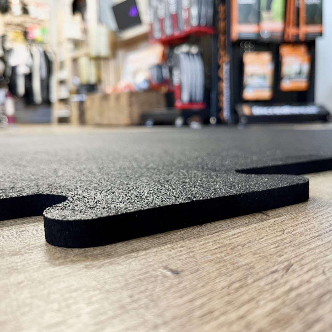 Gumirana puzzla 1 x 1 m x 10 mm | Črna | Enostavna namestitev in vrhunska zaščita tal! - slika 3