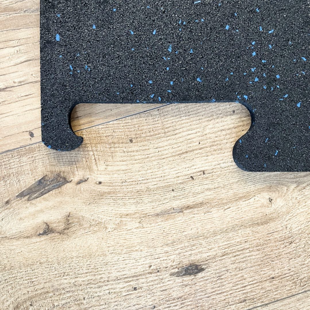 Gumirana puzzla 1 x 1 m x 10 mm z modrim EPDM – črna, protizdrsna podlaga za fitnes in zaščito tal