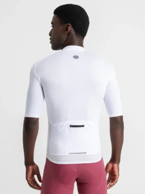 SIROKO M2 Loud moška kolesarska majica 1 SIROKO M2 Loud moška kolesarska majica, zasnovana za izjemno udobje, zračnost in prepoznaven stil na cesti