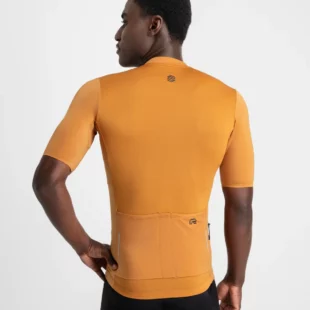 SIROKO M6R Apricot moška kolesarska majica iz recikliranih tkanin, kratkih rokavov, za trajnostno in zmogljivo kolesarjenje