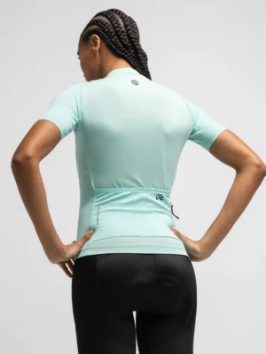 SIROKO M6R Fresh ženska kolesarska majica iz recikliranih tkanin 1 SIROKO M6R Fresh ženska kolesarska majica iz recikliranih tkanin, kratkih rokavov, za trajnostno in zmogljivo kolesarjenje