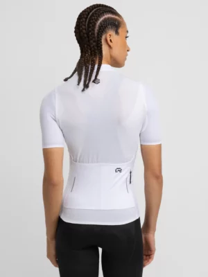 SIROKO M6R Pure ženska kolesarska majica iz recikliranih tkanin 1 SIROKO M6R Pure ženska kolesarska majica iz recikliranih tkanin, kratkih rokavov, za trajnostno in zmogljivo kolesarjenje