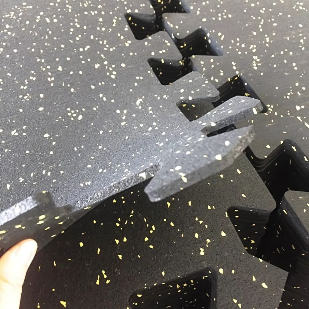 Fitmat gumirana puzzla 50x50 cm x 5 mm – protizdrsna gumena talna obloga z rumenim EPDM dodatkom