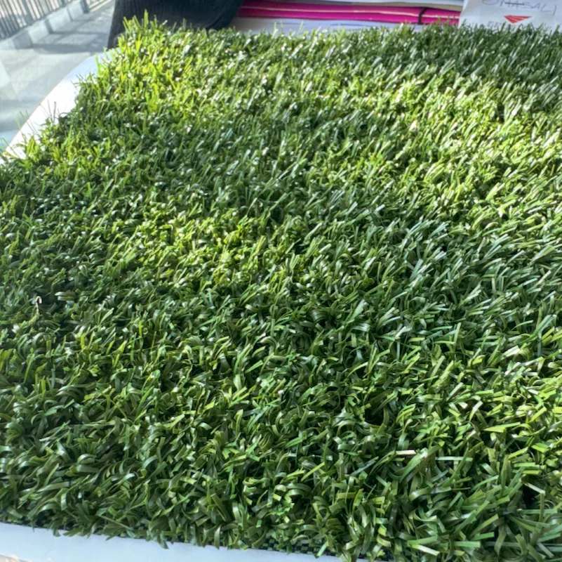 Fitmat Premium Fitnes Umetna Trava | Podloga za učinkovit in vzdržljiv vadbeni prostor